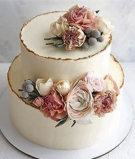 Gold Trim Floral Wedding Cake