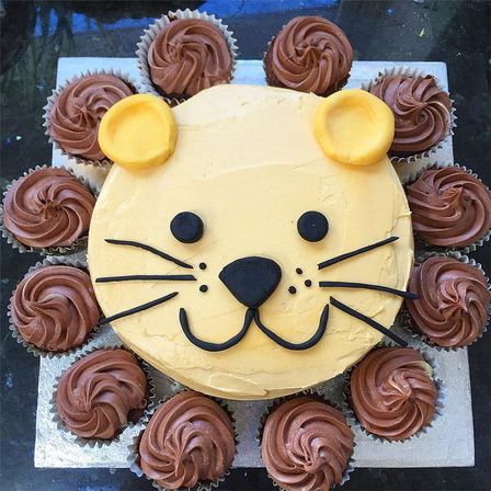 Cupcake Lion Cake