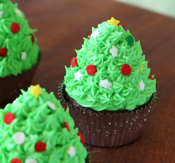 Christmas Tree Cupcakes   